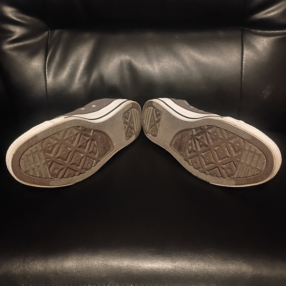 Converse Gray Low-Top Chuck Taylor Sneakers 9 Men 7 Women - Picture 8 of 9